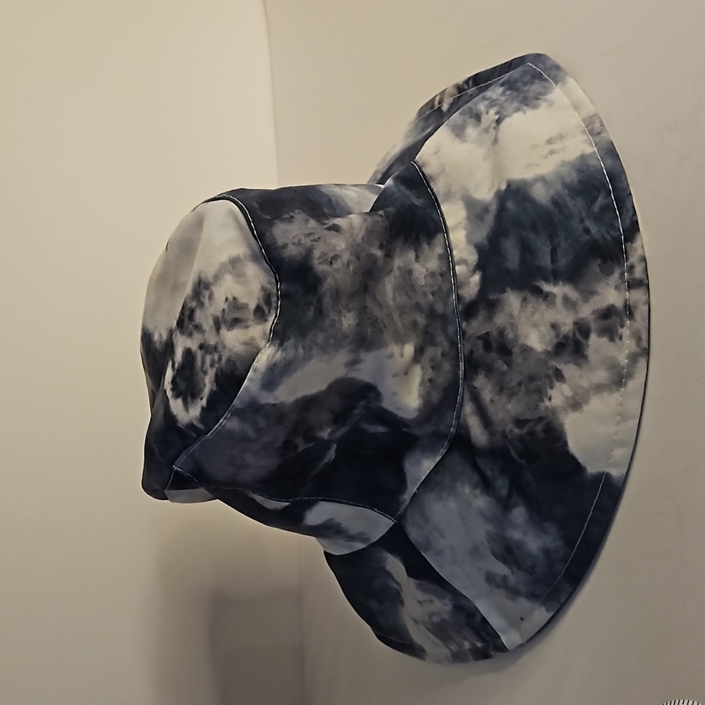 Grey and white tie dye bucket hat